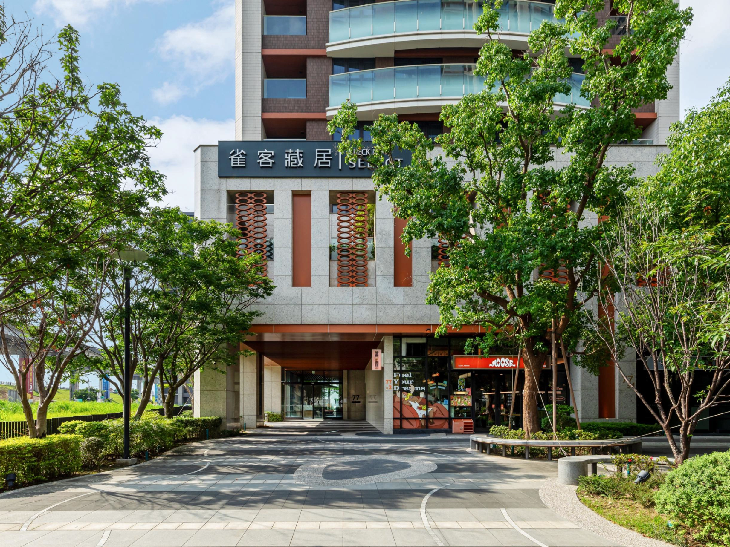 CHECK inn SELECT New Taipei SanChong Waterfront 